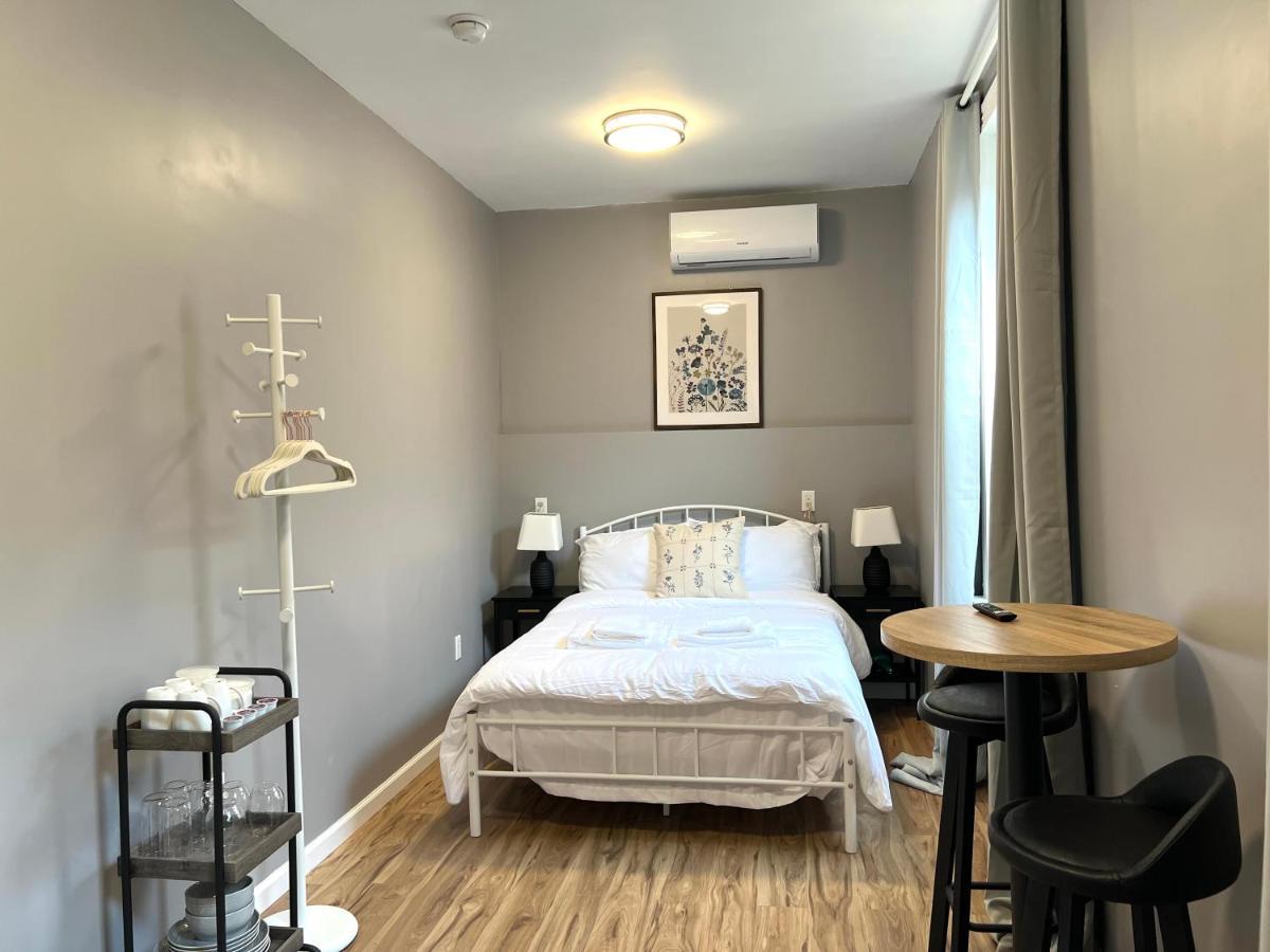Alina & Fanny - S Broad St Apartment Philadelphia